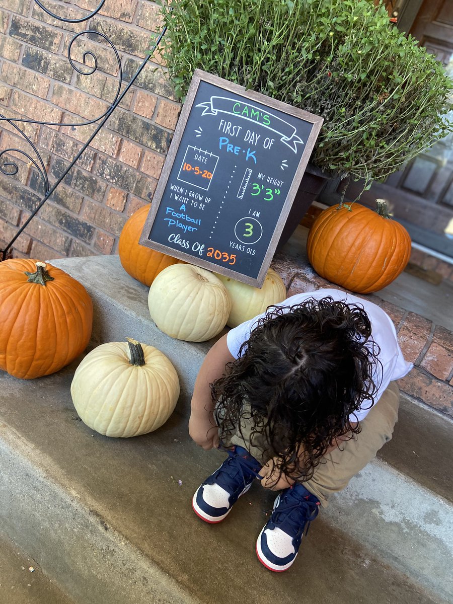 Lexidf1's tweet photo. first day of Pre-K!!!📚 https://t.co/X7fgPT10iE