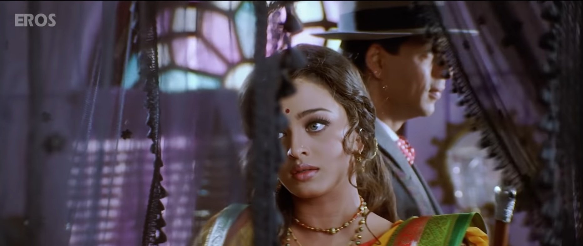 Aishwarya as Nandini(PonniyinSelvan)'ll b Historic on Twitter: "Paro of  Devdas 1955 and Devdas 2002 are quite different in terms of  characterization . Even the story is not quite different. Still there are