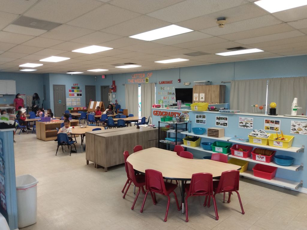 NAI_MerinHunter's tweet photo. NEW #CRElisting FOR SALE: Montessori Learning Center with high visibility on Lake Worth Road! Fully built-out and licensed facility with fenced playground. More details ---> https://t.co/iWm0f4sG0d | #CRE #LakeWorth #Retail https://t.co/v3xMGUHHHo