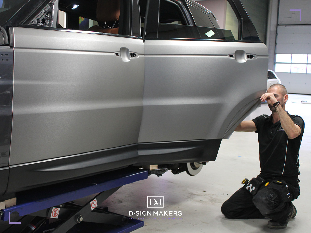 Work in progress...

Deze week gaan we deze Range Rover voorzien een carwrap in Brushed Titanium. Binnenkort het eindresultaat!

De velgen worden aangepakt door Garage Geurtsen.

#carwrap <a href="/AveryDennison/">Avery Dennison</a> #brushed