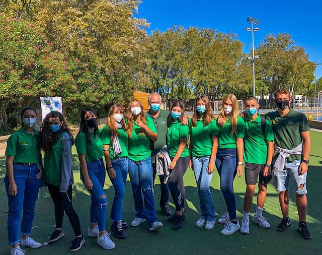 LIB_BonSoleil's tweet image. Samedi dernier, les élèves de 2nde ont réalisé un acte de volontariat pour la journée du Clean Up Day.
#voluntarios #muchasgracias #merci #letscleanupeurope #BonSoleil
#fundacióanantoniocabré #LIB #2020