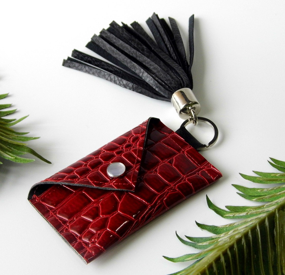 chestnutcrochet's tweet image. Sharing for Aubrey Wilson on Etsy

Really love this, from the Etsy shop Gennhaio. etsy.me/3cYu9Ln #etsy #keychainwallet #keyfobwallet #smallveganwallet #keychainpouch #businesscardholder #walletkeyfob #miniwallet #minimalistwallet #creditcardcase