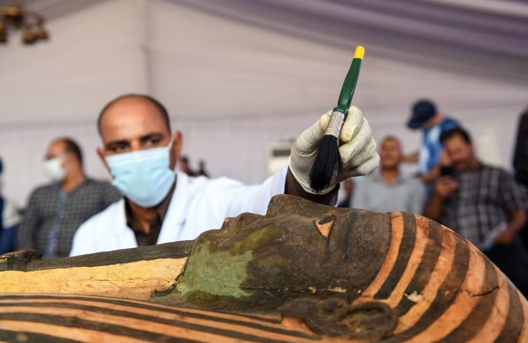 abimbolamini's tweet photo. Egypt announces the discovery of 59 well-preserved and sealed ancient coffins that were buried more than 2,500 years ago

The coffins were discovered at the UNESCO world heritage site south of Cairo, along with 28 statues of the ancient Egyptian God Seeker https://t.co/hTGzGj0X82