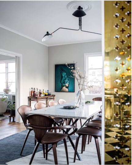The Swedish Grace design era of the 1920s meets modern thinking in this warm, yet minimalist villa in a leafy borough west of Stockholm 🏡

📸: #JohanSellen 
Styling: @gillrenlund #vogueliving #loveVL