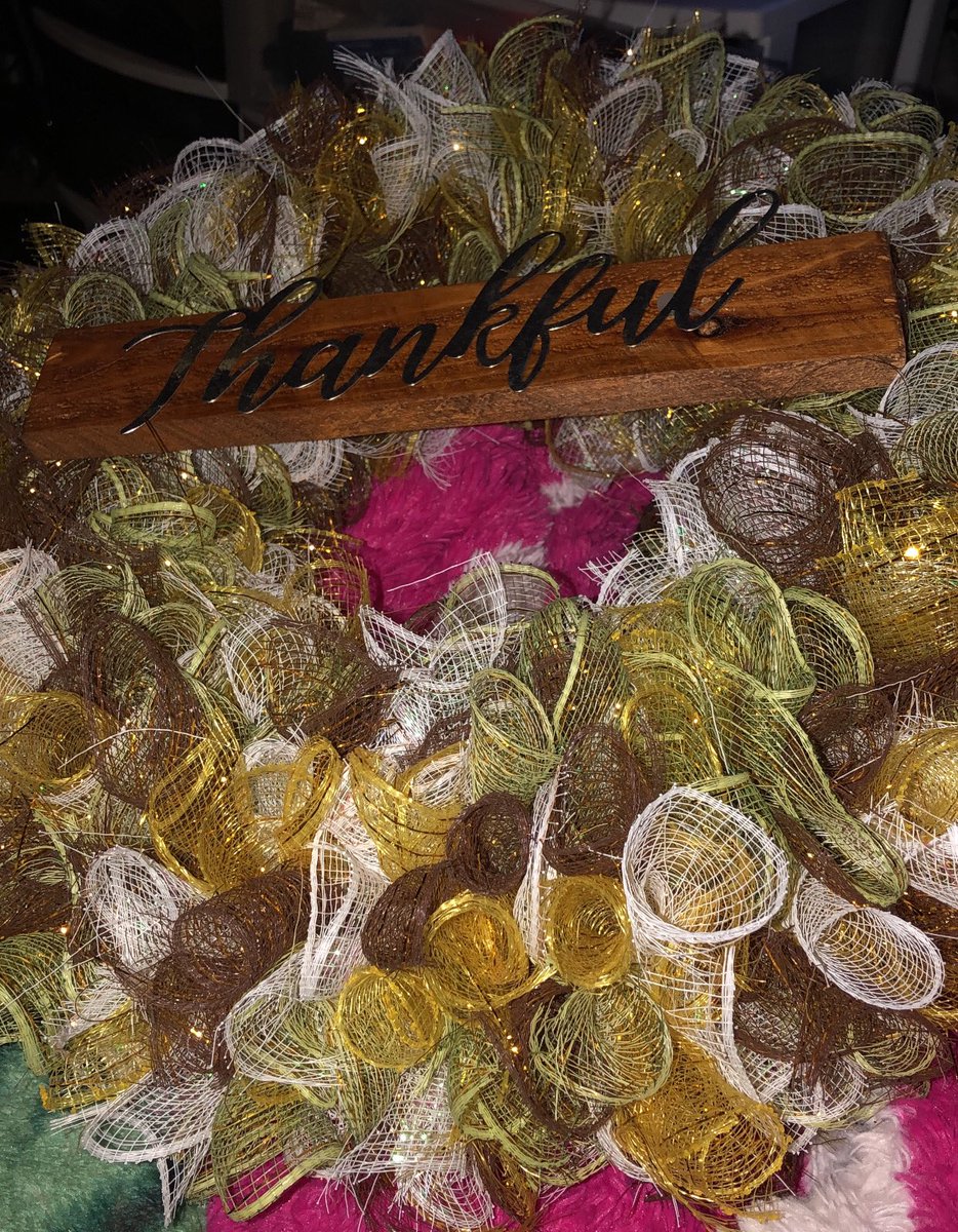 michelle_hamm's tweet photo. This is something’s that I have for sale I do wreaths,porch learners,plaques,dream catchers,tye dye shirts I do offer shipping https://t.co/n2pgVX6owu