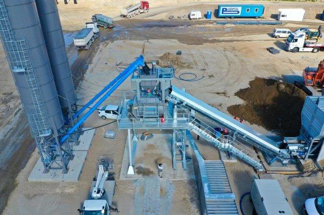 SIMEMWORLDWIDE's tweet photo. In September, SIMEM proudly installed two new EAGLE batch plants, a compact, capable, &amp; supremely transportable concrete plant designed for a wide variety of uses &amp; projects. All Eagle's come equipped with our MSO Twin-Shaft mixer, a global market benchmark for over 40 years! https://t.co/l4BfZ2678z