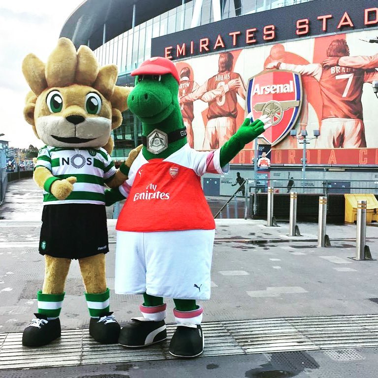 SportingCP_en's tweet photo. You've got a friend in me @Gunnersaurus 🤜🤛
  
#Jubas https://t.co/06jsywj5CL