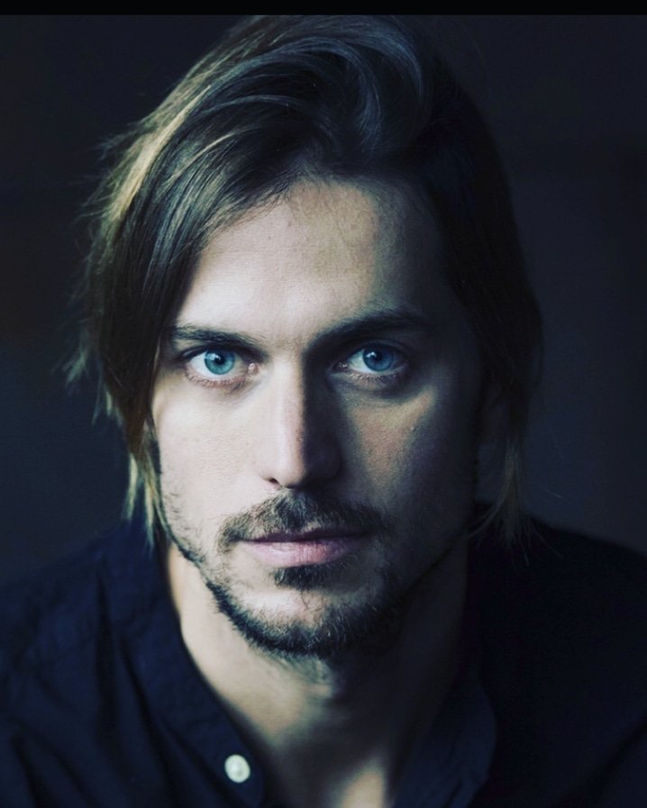 antonellamatran's tweet image. Ecco Lucas Bravo, attore francese con studi a Los Angeles è uno dei motivi, oltre alla bellezza di Parigi, per vedere la serie #emilyinparis 
Il resto, fra le incredibili mise di Emily (Lily Collins) e i tanti, troppi cliché passa in secondo piano
@NetflixIT 
#Paris 
#belliebravi