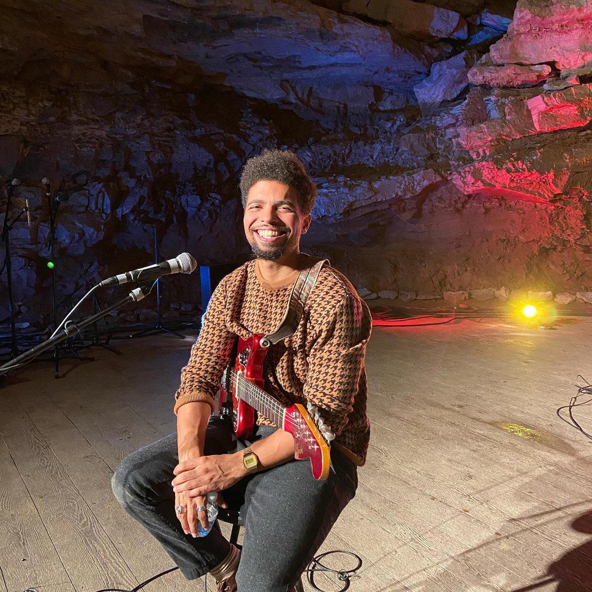 BriteHeartNow's tweet photo. Big thank you to all who came out this weekend! Sunday was our last night of filming for the Harmony on the Horizon #EarlyVotingTN Concert Series.  Everyone who came into @thecaverns with us came out radiating goodness. We can’t wait to show you the beauty that was created! https://t.co/4Qse7D967T