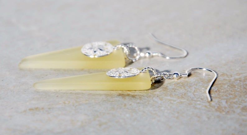 KarmaKittyJewel's tweet photo. #Sanddollar #Recycled #seaglass #beach #etsyhandmade #etsymntt #etsysocial #alexpals #beachjewelry https://t.co/6sxlUd5tW5 #freeshipping #beachjewelry #recycledglass #upcycled #bohochic #etsyfall #fall #fallgift #fall2020 #fallshopping #makeitmeaningful #etsyshop #etsyholiday https://t.co/u1RCpCyrhH