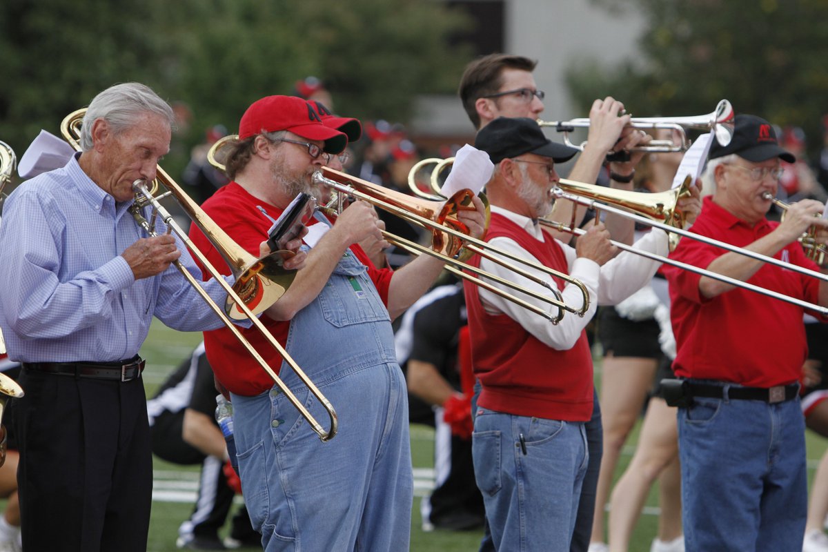 Today, we honor APSU Spirit Groups for encouraging and entertaining the Peay faithful! Take a look back at the Governors Own Marching Band, the Governettes, Twirlers, Cheerleaders and Dance Teams! Thank you all for the lasting memories! bit.ly/2F8gVza #APSUstayHOMEcoming