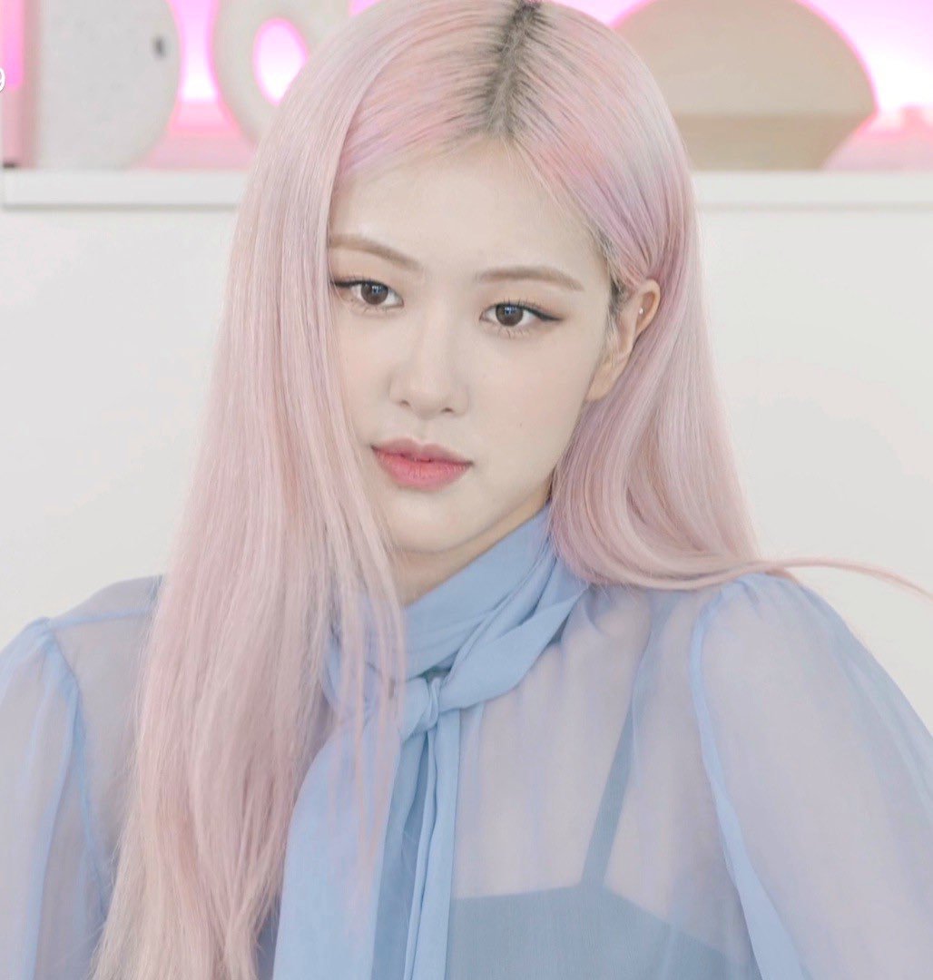 ROSÉ BRASIL on Twitter: "Knetz reagem ao cabelo rosa de Rosé. cr. storykpop 블랙핑크 로제 @BLACKPINK #ROSÉ… "