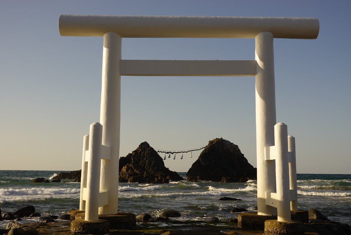 田中 克也 最後に二見ヶ浦へ 夕暮れ時のいい時間帯に来れました 白い鳥居に夫婦岩も見れて満足です 糸島 筑前二見ヶ浦 白い鳥居 夫婦岩