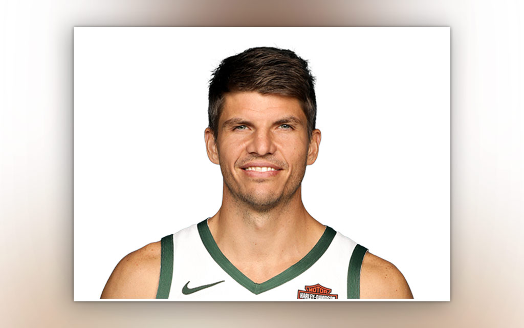 CentralCollege's tweet image. Kyle Korver, an NBA veteran who spent this season with the Milwaukee Bucks, will speak on campus at Central College at 7 p.m. Wednesday. Oct. 28 in P.H. Kuyper Gymnasium. 

news.central.edu/2020/10/nba-pl…