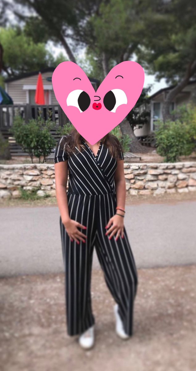 LisaNude6's tweet photo. Tenue du jour 🙄 RT + Follow pour une nude ❤️ https://t.co/kmXzcVcO6T