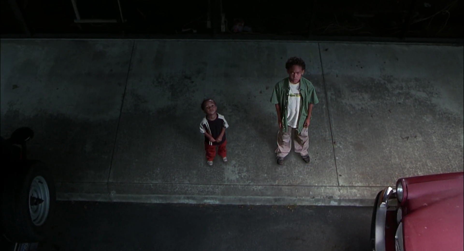 Film Easter Eggs & Details on X: "In 'Men in Black 2' (2002), Trey Smith and Jaden Smith appear in the chase scene via u/Tokyono https://t.co/xvCqYRKnQ4" / X