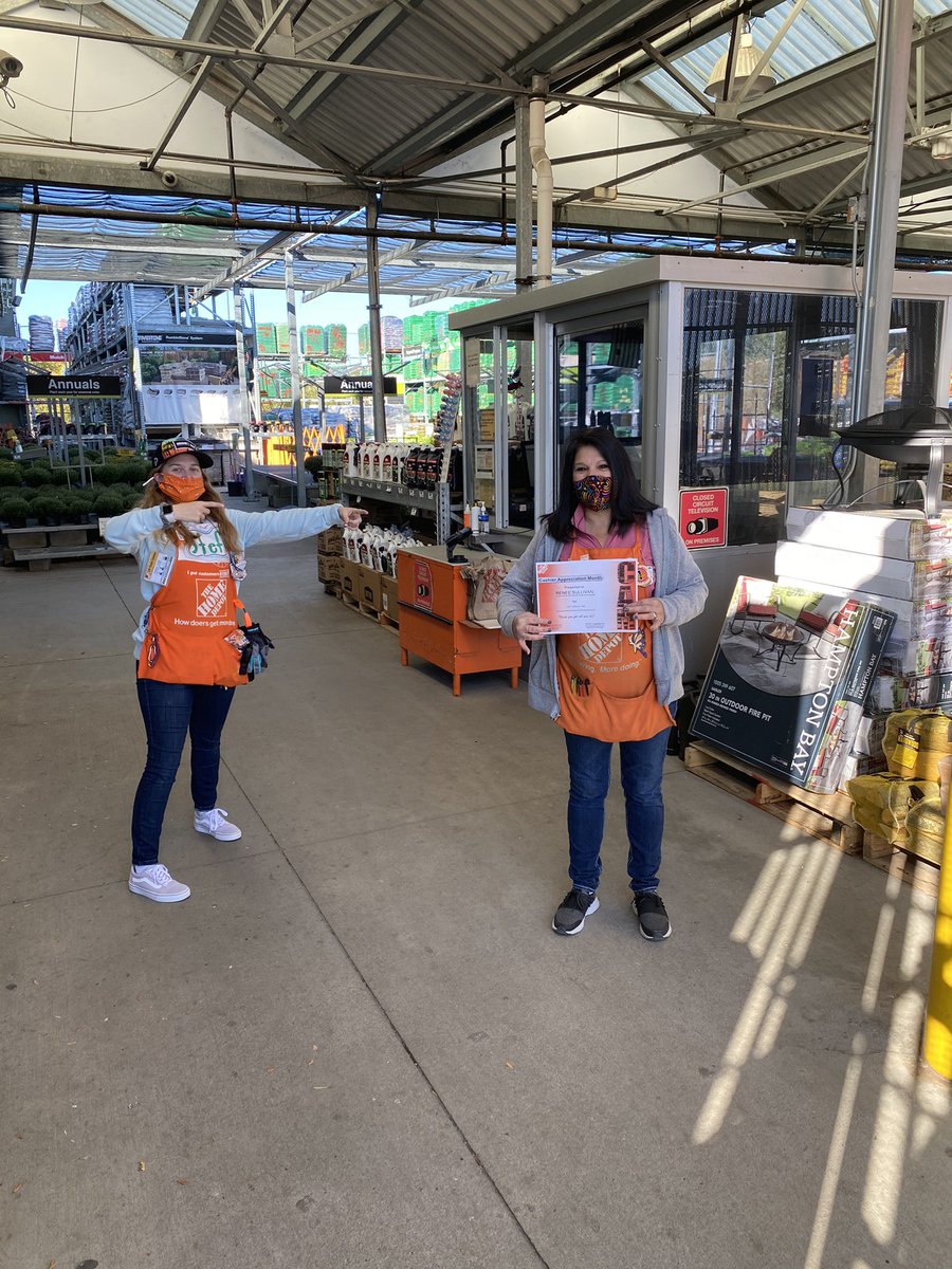 Huge Congrats to Renee S, she won Best Checkout time on the front end!!! <a href="/AndrewAbrahams8/">Andrew Abrahamson</a> @dennissanders13 @jason_stubbe @HallSteph36 <a href="/STEPHANIE_THD/">Stephanie Campbell</a>