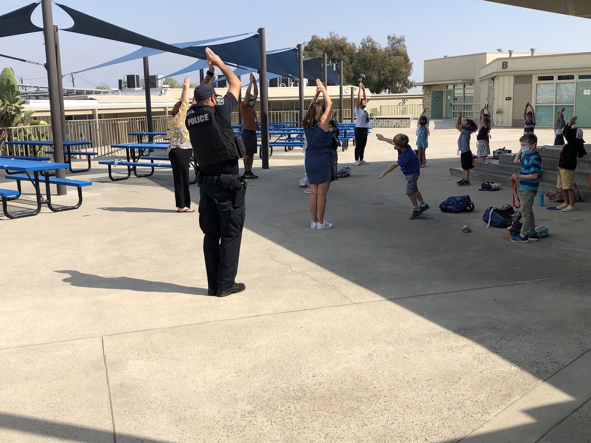 Thanks to our staff and <a href="/LBPD_PIO_45/">Laguna Beach PD PIO</a> for helping kick off our first day of TK-2. Great day!