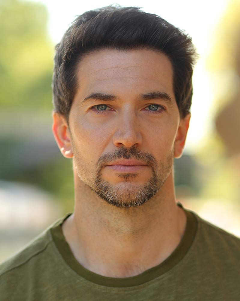 Люк робертс холби сити. Люк робертс. Люк робертс. Люк робертс темный принц. Luke roberts.