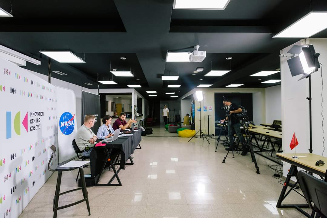 SpaceAppsKosovo's tweet image. Prishtina calling: Moments from NASA #SpaceApps 2020 - #Kosovo 🇽🇰 National Nominations, final pitches and jury gathering @ICKosovo.