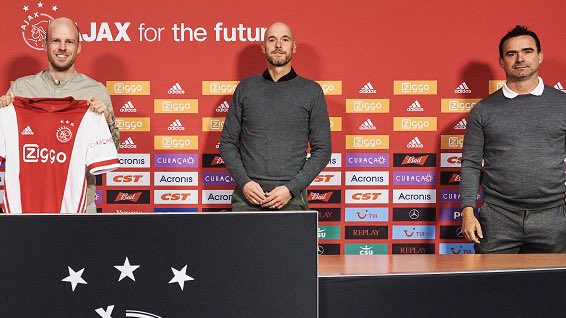 DeDerdeHelftPod's tweet photo. Het maakt hem niet uit wie hij vastlegt, geld uitgeven doet Marc Netto altijd een beetje pijn 😐 #DeadlineDay #DavyIsHome #Ajax https://t.co/KOkZmOKBV1