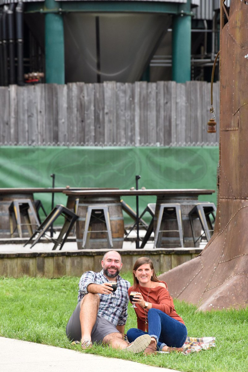 dogfishbeer's tweet photo. Love is in the air at our Tasting Room &amp; Kitchen in Milton! How cute are these engagement photos?! Congratulations, Sara &amp; Jake - cheers to many happy years (and beers!) 💍🍻💓
📸: @john_mollura https://t.co/rsDEL36n3q