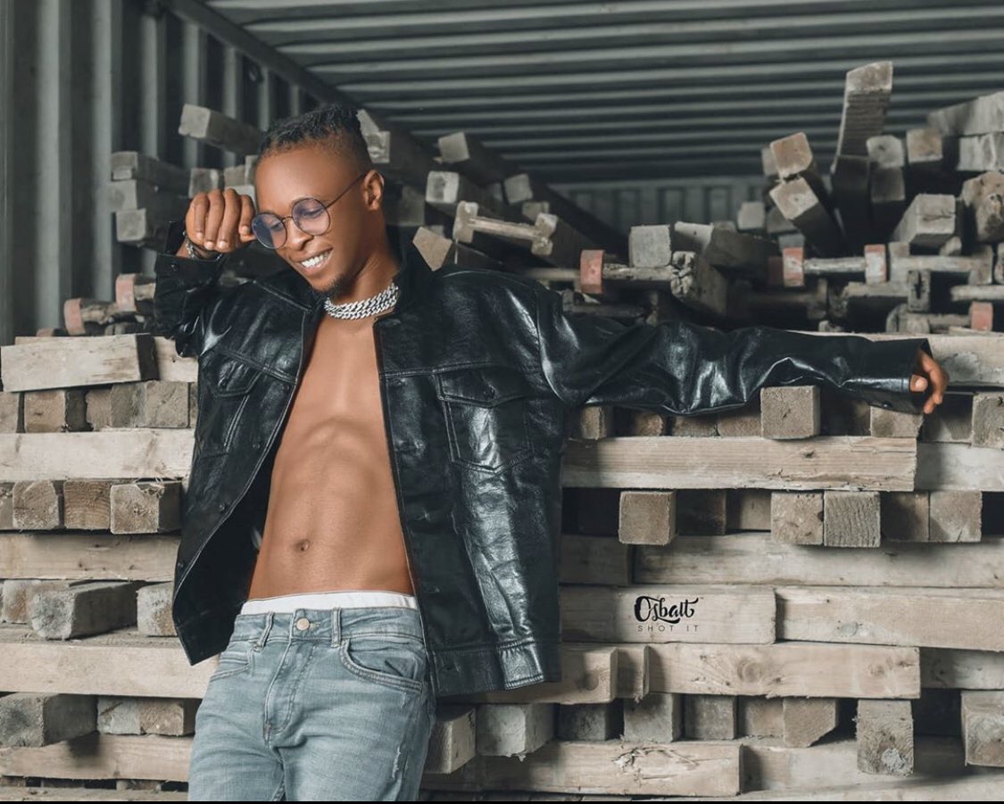 Fresh and handsome, nobody Ugly. Laycon looking like a super model, I’m happy to see you look like the super star that you are 😊 #LayconXComeWithMe #BBNaija Presido you are blessed and congratulations to your endorsements 💡 💡