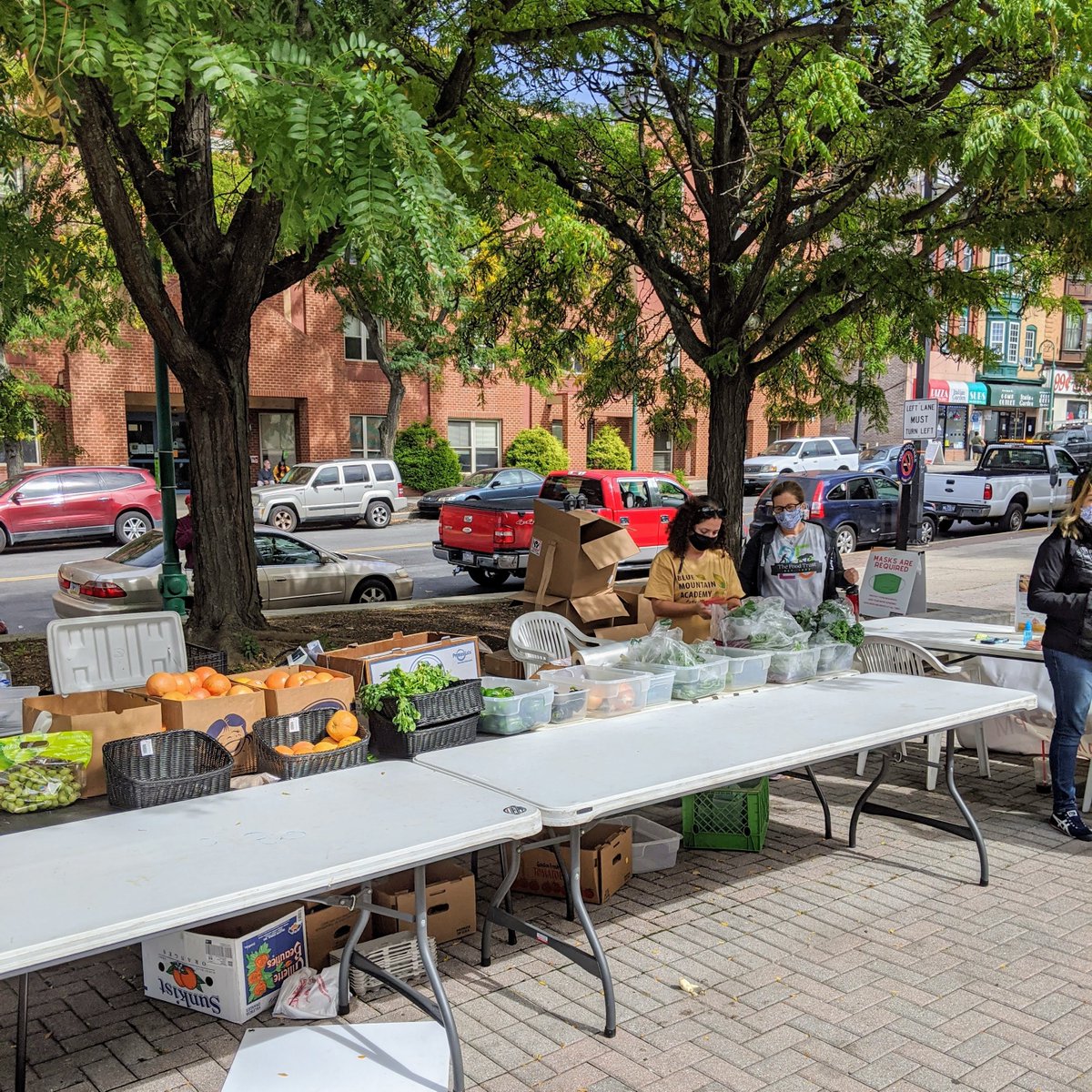 PennStMarket's tweet photo. Last week's #PennStMarket pop-up went so well, we are doing it AGAIN this Thursday, 10/8 9:30 AM to 12:30 PM f/ BMA Agriculture Farm Stand + @RodaleInstitute. Hope to see you there 🍎🫑🥕 https://t.co/zTEE402Ylf