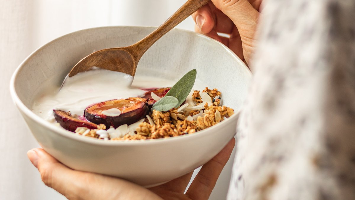 innoteck's tweet photo. Granola made in half the time, with wholesome filling ingredients. Yes Please! Our Innoteck Kitchen Pro Digital Air Fryer evenly browns the surface of oats and makes it the perfect amount of crunchy. #granolahomemade #gojiberries #afternoonsnack #breakfastinspo https://t.co/RT7p8cY47D