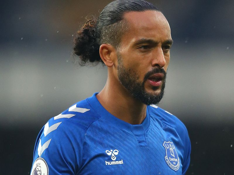 cpfcbrazil's tweet photo. Segundo o The Athletic Walcott interessa ao Crystal Palace, Burnley, Fulham e Southampton
Ancelotti não pensa em Walcott como uma peça importante no Everton, podendo sair em uma transferência gratuita ou por uma pequena quantia. O contrato dele se encerra no final da temporada https://t.co/0uliU0RQOG