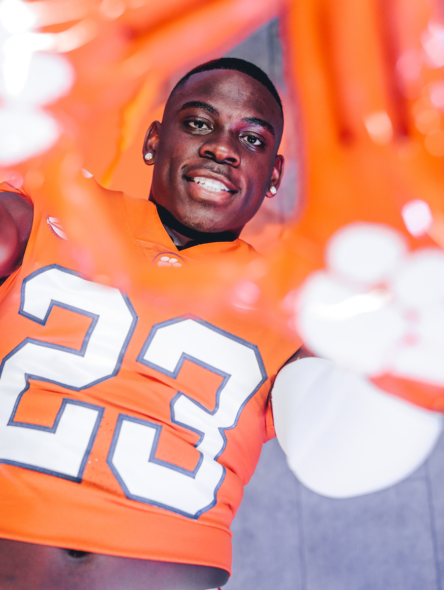 ClemsonFB's tweet photo. Portraits of your ACC Defensive Back of the Week, ACC Offensive Lineman of the Week and ACC Linebacker of the Week.

Congrats, Andrew, Cade and Baylon! #ALLIN 

https://t.co/lCMAxFRE7d https://t.co/Se7i2aceMP