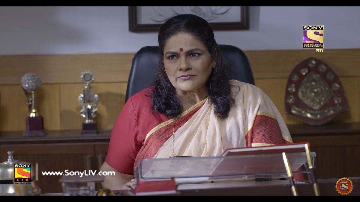 "This is my last warning to you Sameer."R u reading it wid d same strictness in voice?A cool Principal, bt wouldn't tolerate anything when it comes to d reputation of clg.Seen Guddi MarutiJi in many 90s movies. Her casting as Principal was so bang on. #YehUnDinonKiBaatHai
