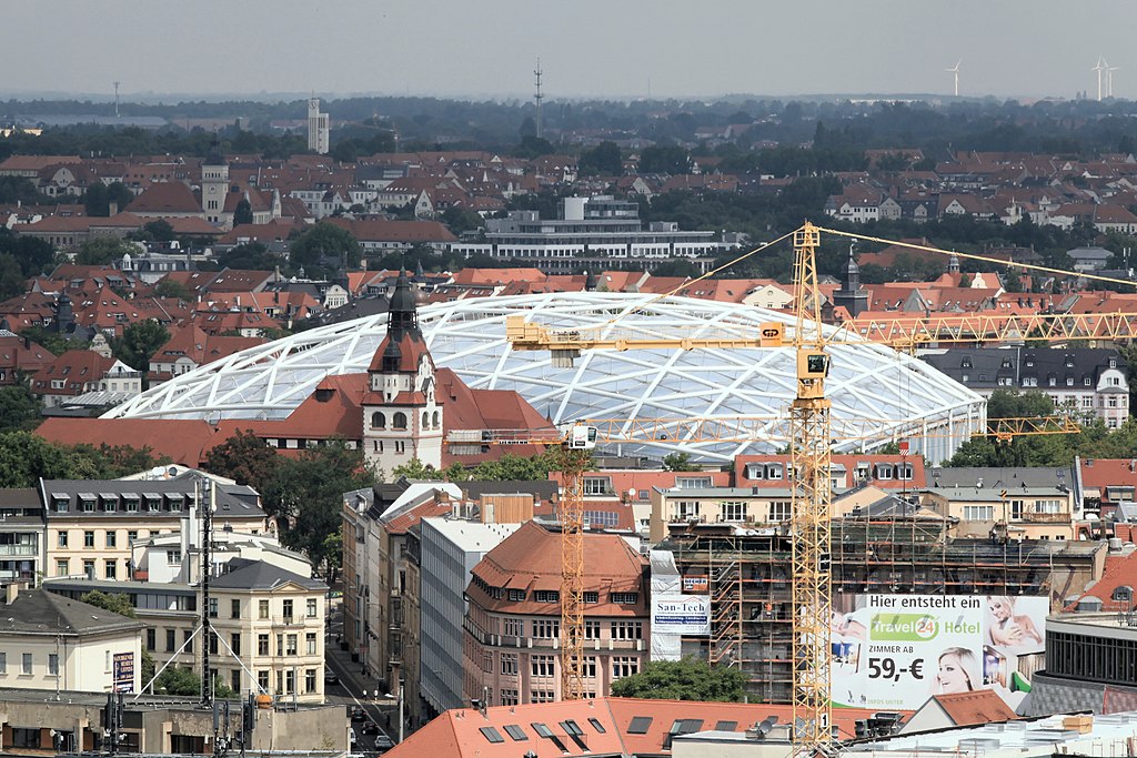 demeco_project's tweet image. What is the main property of a building that is just outrageously big in comparison to its surroundings? The word you are looking for is German &quot;Großmaßstäblichkeit&quot; &apos;large.scale.y.ness&apos;.  #wordformation #lingex