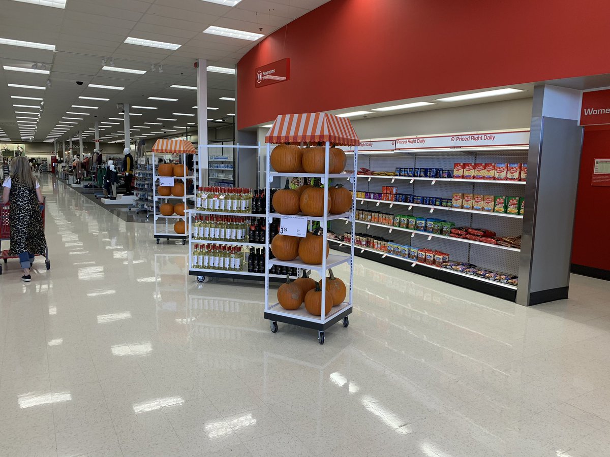 Pumpkins pumpkins pumpkins! Love this time of year. #FayettevilleFury <a href="/CRBrookhouser/">Chris</a>