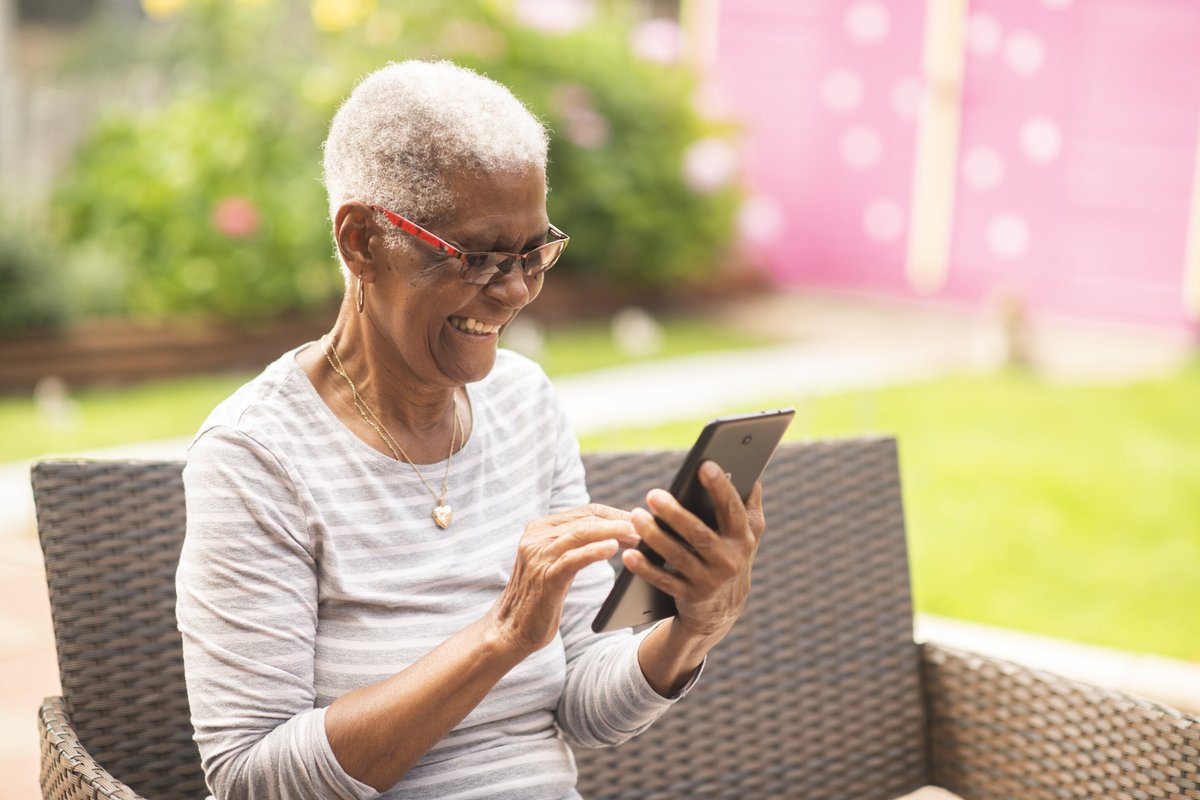 Do you know a Phoenix resident who could use help to get online?

We can help! We're giving away laptops and tablet to help residents get online and enjoy the benfits of the internet, with support frmo our Digital Champions.

To find out more info visit:
phoenixch.org.uk/news/Digital-d…