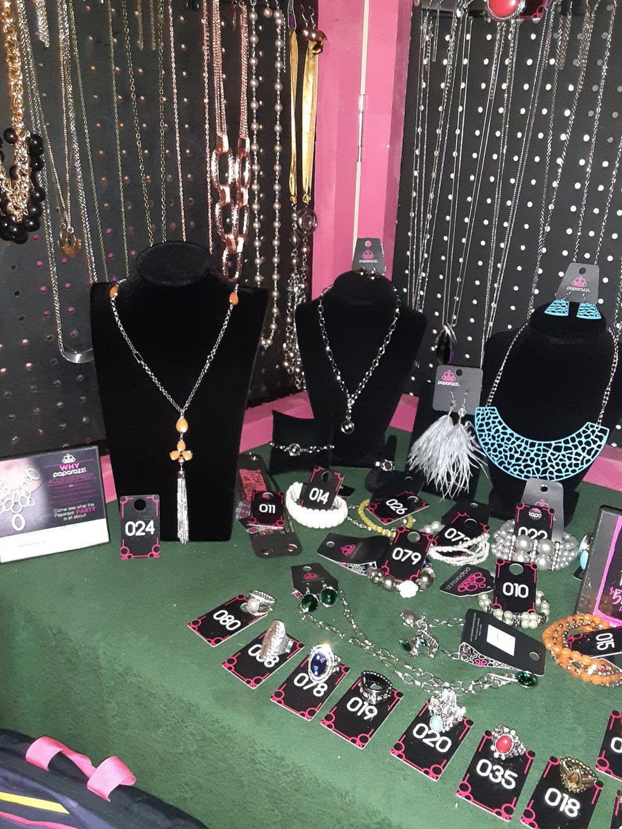 RachelnRoger04's tweet photo. Just a peek at my workstation at home. #Progress #BossMom #IntoxicatingDazzleJewelry #FiveDollarBlingIsAThing #LoveWhatIDo https://t.co/Keuu36hytJ