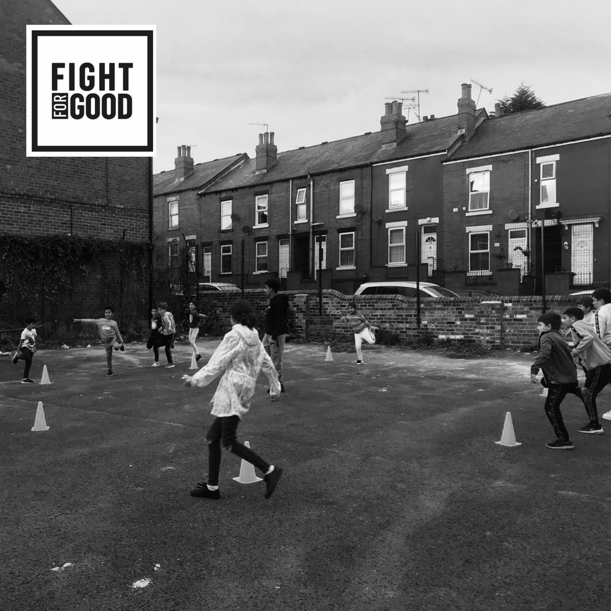 GameChangedCIC's tweet photo. Great first session back at Grimesthorpe ๐ฅ๐๐ฝtaken by Matt & Musa from Brendan Ingle Foundation (and our very own Sophie)
All outdoors, all good fun and all absolutely free ๐๐ฝ
#localboxing
#brendaninglefoundation
#fightforgood #youthboxing #grimesthorpe #TripleS https://t.co/oIwzTZBg5g