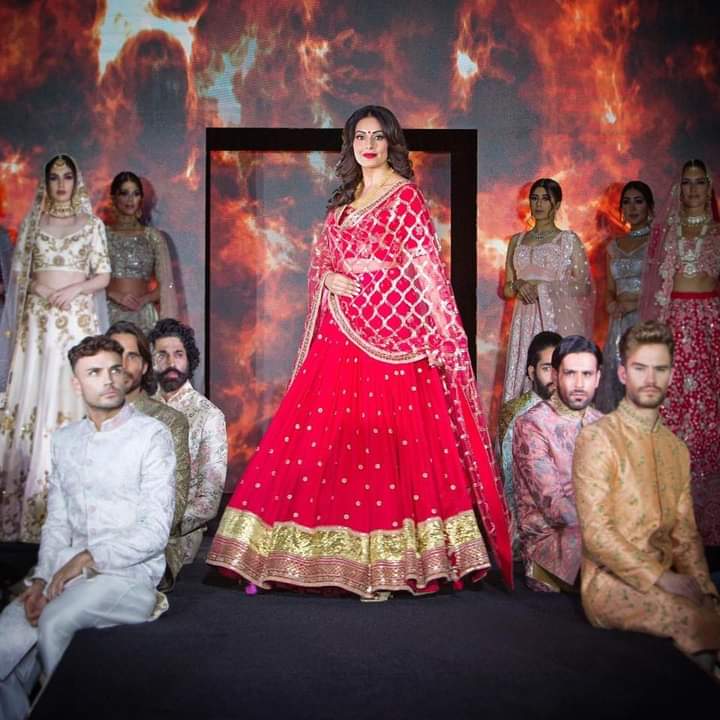 AdityaSinghh8's tweet photo. She is the Only One Who Taught us from Starting of her Career That is #loveyourself 
In this Lockdown i Started Workout Everyday and now i realized why @bipsluvurself said to everyday that Health is Biggest Wealth. Thank You ❤

#mondaythoughts #MondayMotivaton #BipashaBasu https://t.co/bmB947J0P8