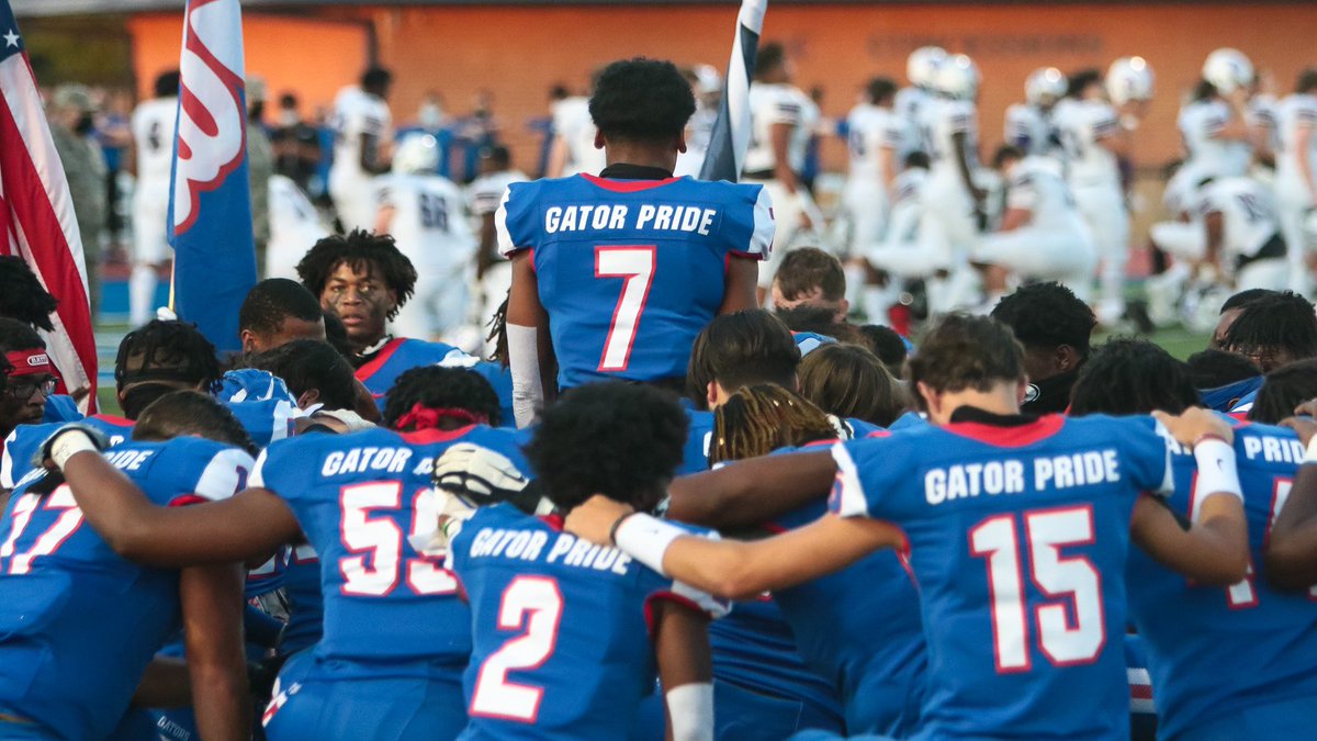 VYPE: In Focus📸 

Chomp, Chomp... Dickinson wears out Ridge Point #txhsfb

PHOTOS: vype.com/Texas/Houston/…