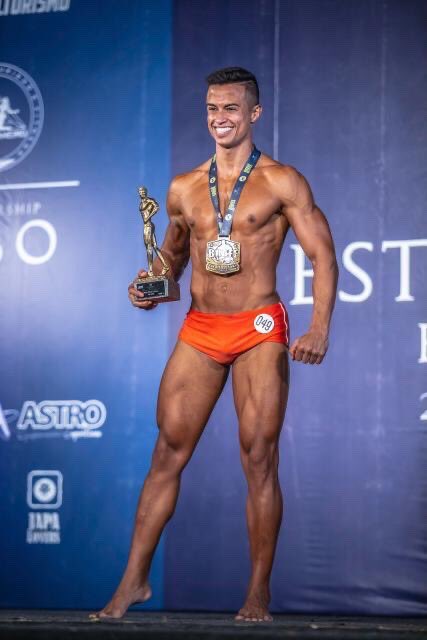 Willian Graciani on X: CAMPEÃO ESTREANTES 2020 Body shape sênior até 1,78  Top1 #fisiculturismo #aesthetic #esporte #lufestyle #bodybuilder #athlete  #personaltrainer #BodyShape #shape #praia #campeão #top1 #superação  #conquistas #EliteMT