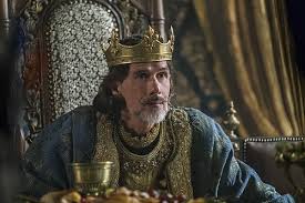 By the time of Siege of Paris, Charles The Simple was the Ruler of Francia. He knew Francia's defence wouldn't hold up to  #Viking raids so Like his Predecessors, he paid off  #Vikings, but this time was different, bc it was Rollo.How & Why was Rollo different?5/12