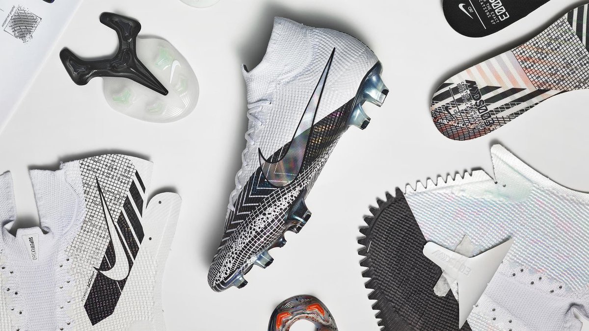 u90soccer's tweet photo. What dreams are made of! 😴🔥⚡️

Introducing: Mercurial Dream Speed 3.0! Available now @ https://t.co/sccPwLeJtC
——
#mercurial #dreamspeed #Nike #NIKEFOOTBALL https://t.co/wJt0KMjtS1