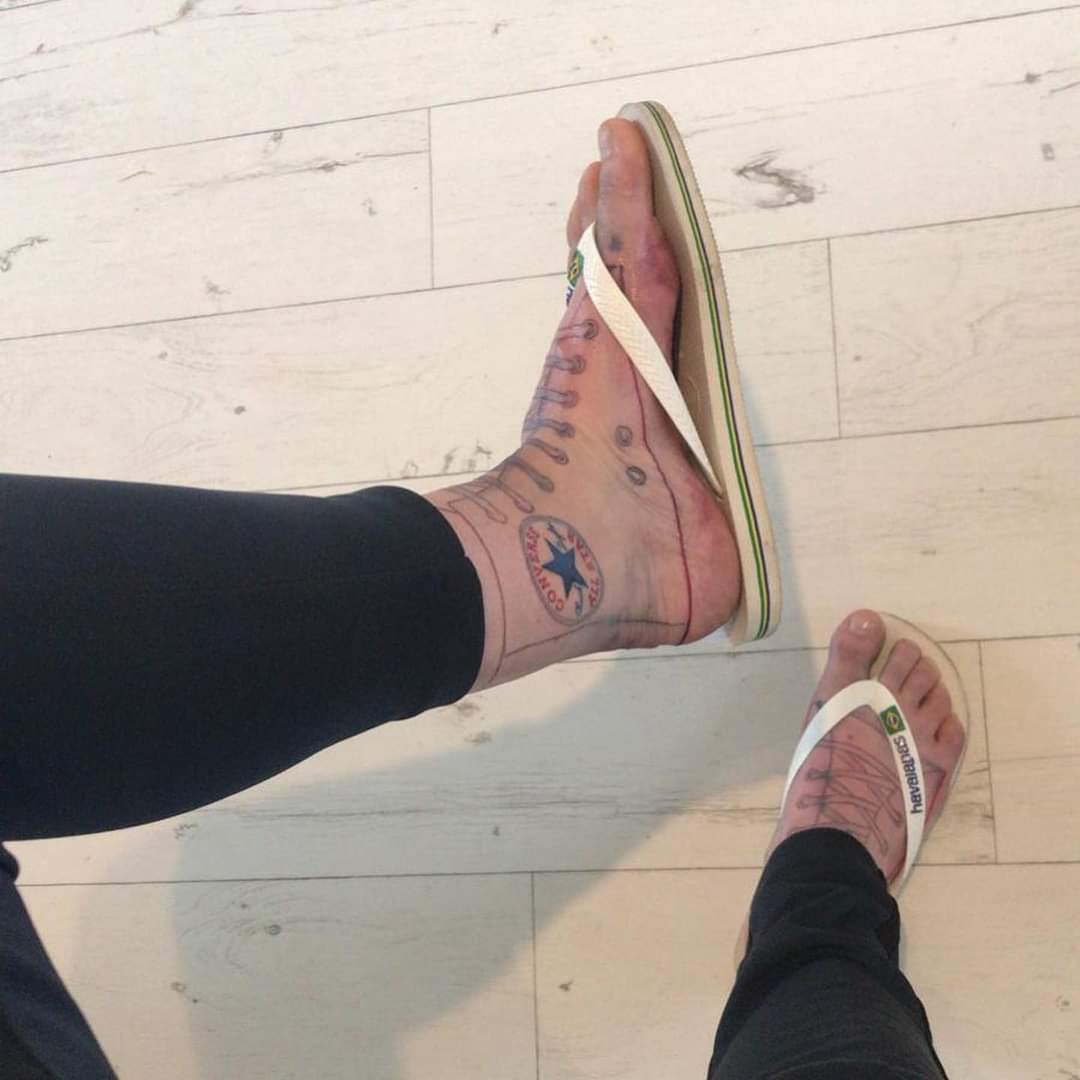 Tooney Twitter: "As if you have @Converse boots tattoos because you lose a bet... #crazy #converse #tattoo https://t.co/dbCY52nJTl" /