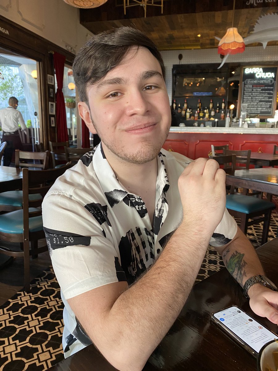 Vine a comer con un ángelito que me mando Dios como regalo para alegrarme la vida.