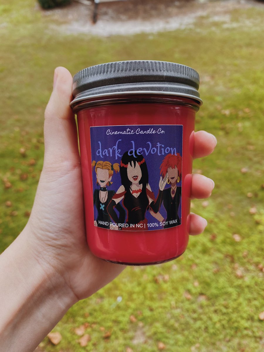 Hex Girls Scent: Apple Cider Donut, spicy cinnamon accord which rests on a sweet, sugary vanilla base with tonka bean and musk. 