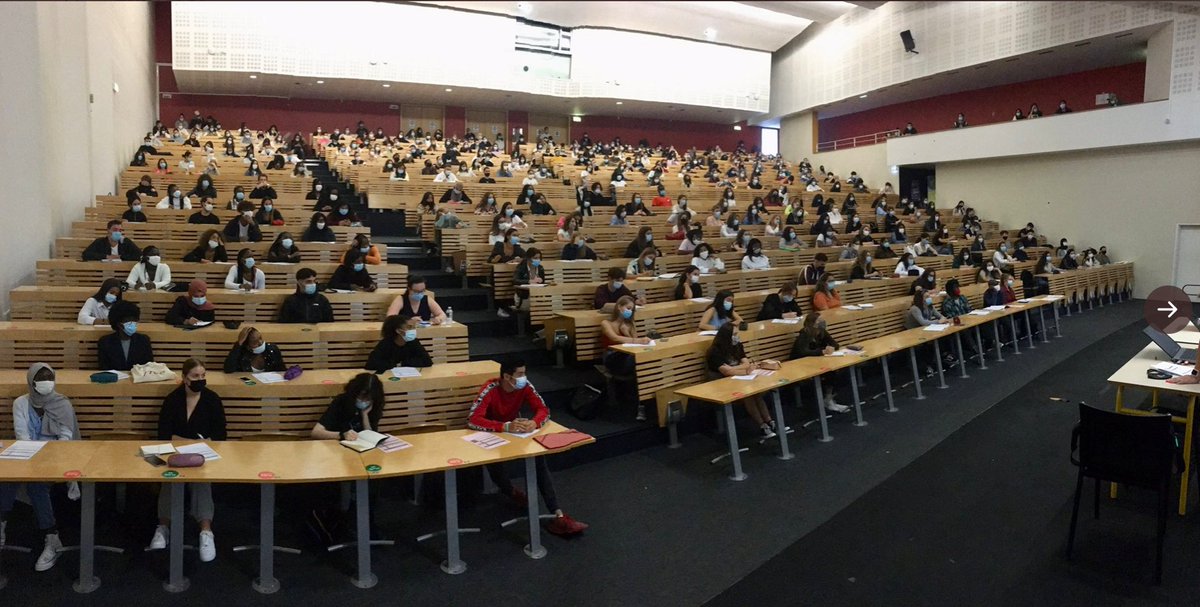ASBarthez's tweet photo. 👏Très grande responsabilité des établissements d'enseignement supérieur franciliens déjà prêts à limiter leur capacité d'accueil à 50% (sans sacrifier la continuité pédagogique) et qui, depuis la rentrée, imposent masques et gestes barrières à des étudiants responsables ! https://t.co/aoMzD3aBxQ
