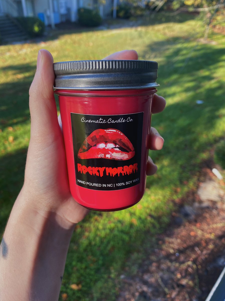 The Rocky Horror Picture Show Scent: Bite Me, fresh citrus notes of lime and orange sparkle with highlights of berry and cherry. Leafy green accents add intensity as a base of vanilla creates sweet tones for the fragrance. 