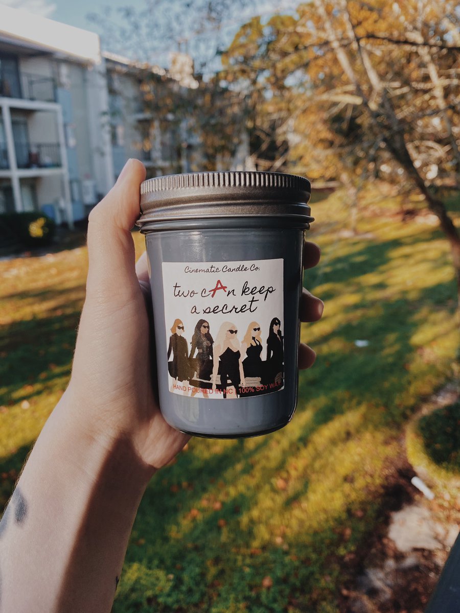 Pretty Little Liars  Scent: Autumn Night, a blend of ground cinnamon stick, nutmeg, and clove layered with apple, cedar and sandalwood for a woodsy effect. 