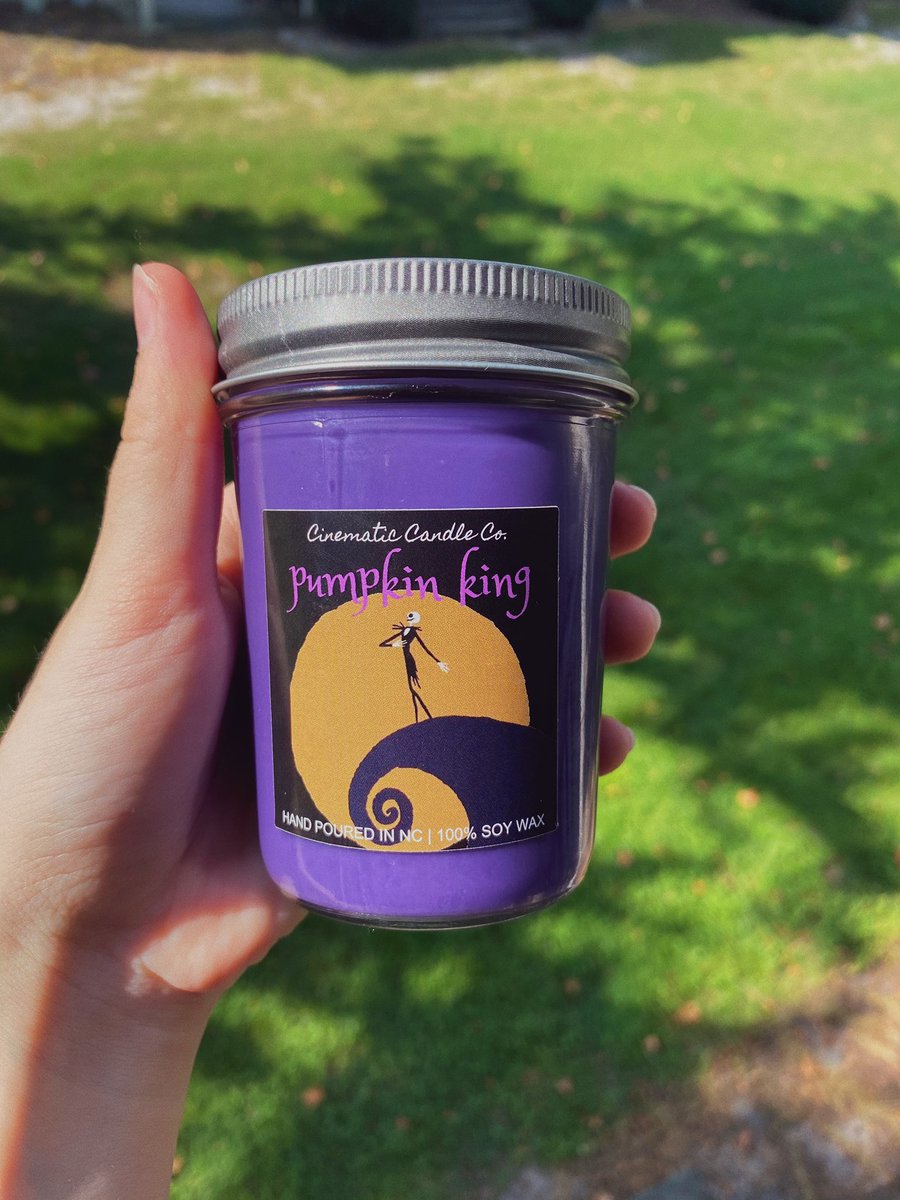 Nightmare Before Christmas  Scent: Pumpkin Gingerbread, a comforting blend of spices like nutmeg, cinnamon, and clove sweetened with brown sugar. 