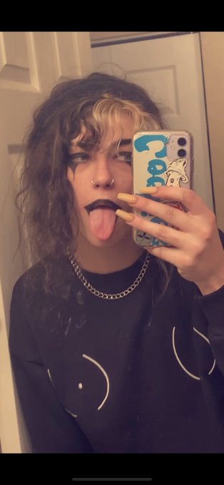 Show me a smile🙃 https://t.co/eJCTfSBPWA<a href="/tag/newprofilepic"class="tags"><span>#newprofilepic</span></a>